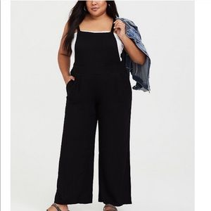 Black fabric Torrid Wide leg overalls size 3 NWT
